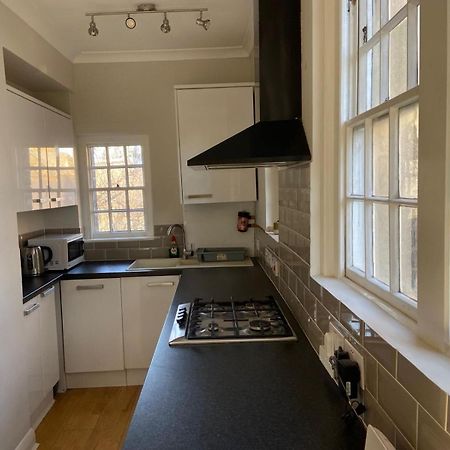 Period Apartment On South Bank 런던 외부 사진